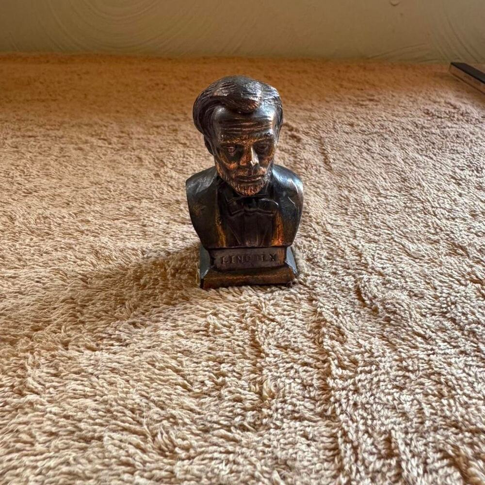 Souvenir bronze abraham lincoln bust 2 1/2" tall